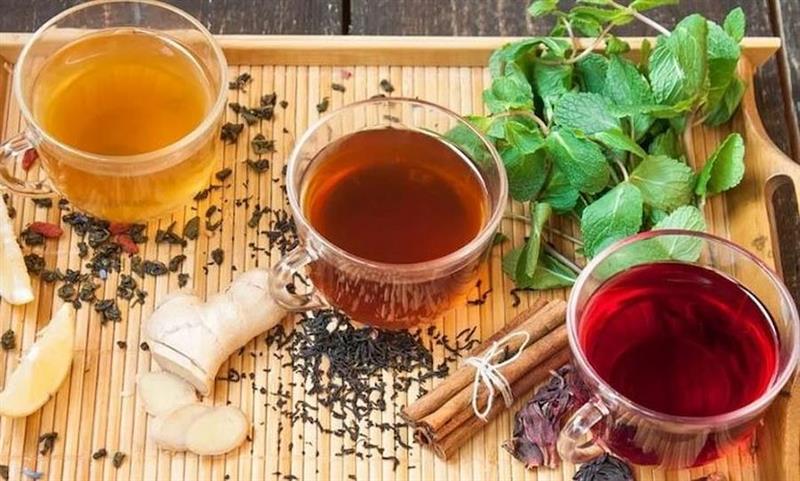 بهترین دمنوش‌های گیاهی برای درمان نفخ شکم